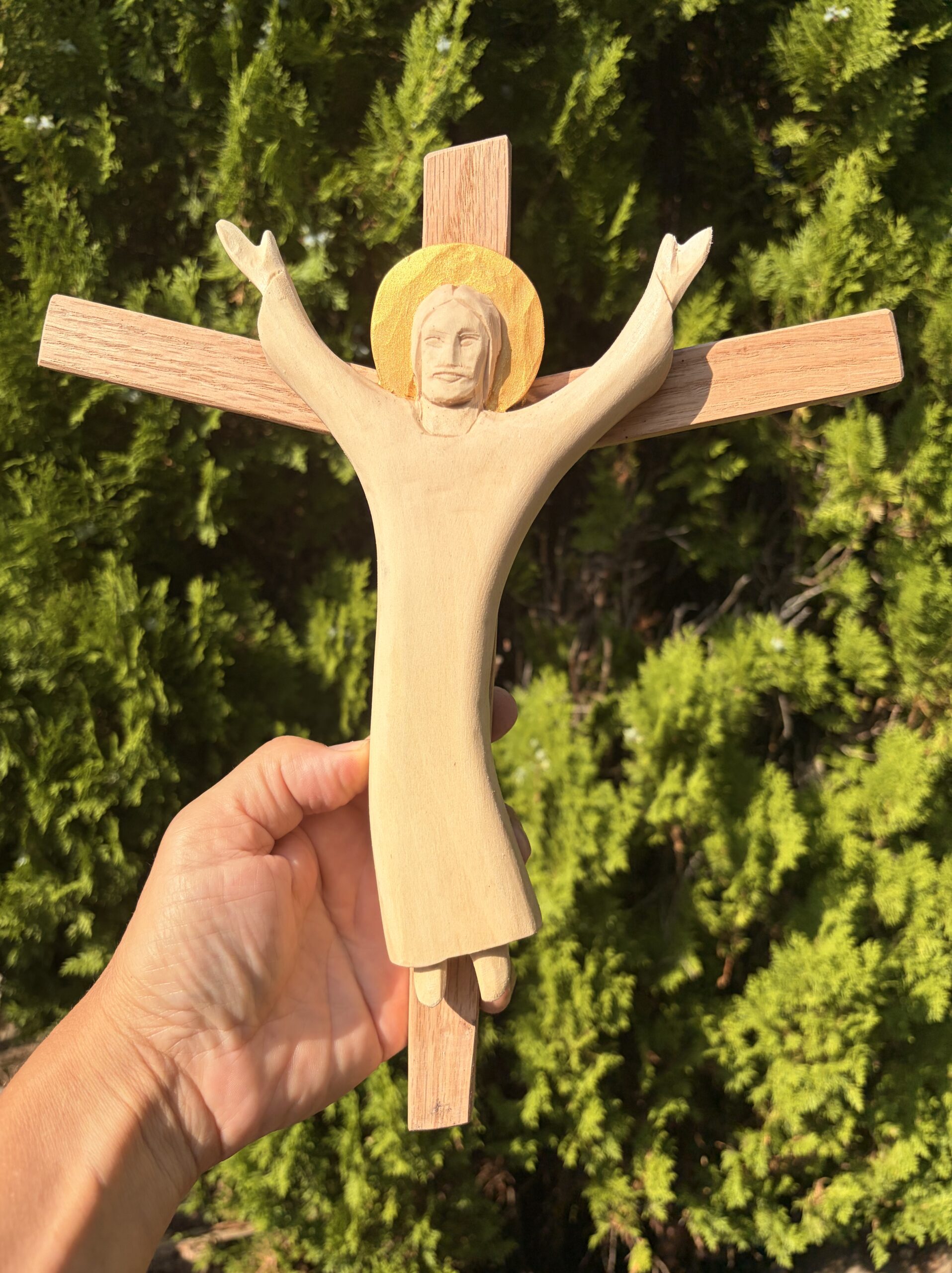 Croix sculptée Christ Ressuscité – Image 3