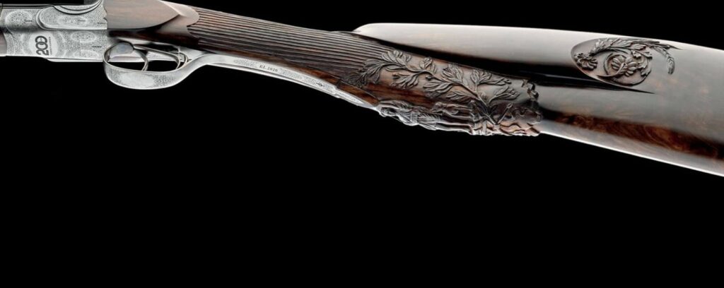 Crosse de fusil sculptée à la main, vue d’ensemble