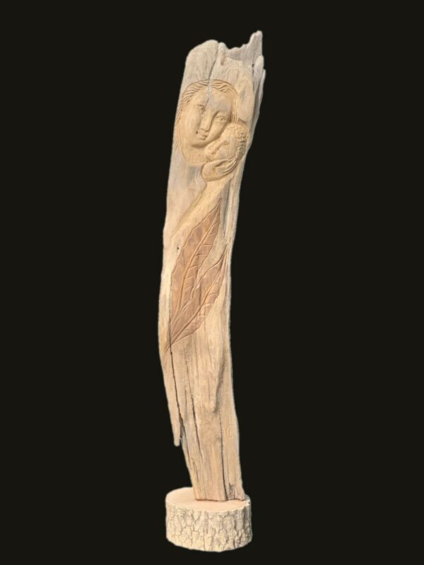 “Vierge à l’enfant et feuilles de châtaignier”, sculpture de Paul Crochat